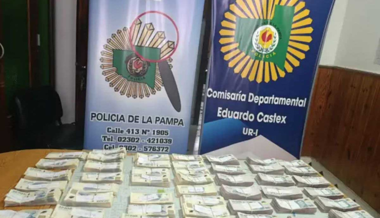 Encontró una mochila con $90 millones abandonada en la ruta, se la llevó y terminó detenido