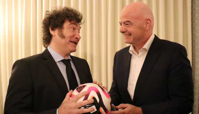 La charla de Milei con Infantino, las negociaciones por la recibida de la Selección y la final que se juega en la Justicia