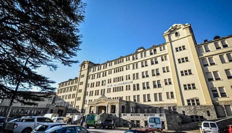 Encontraron a un enfermero muerto en un hospital de Mar del Plata: tenía una jeringa clavada