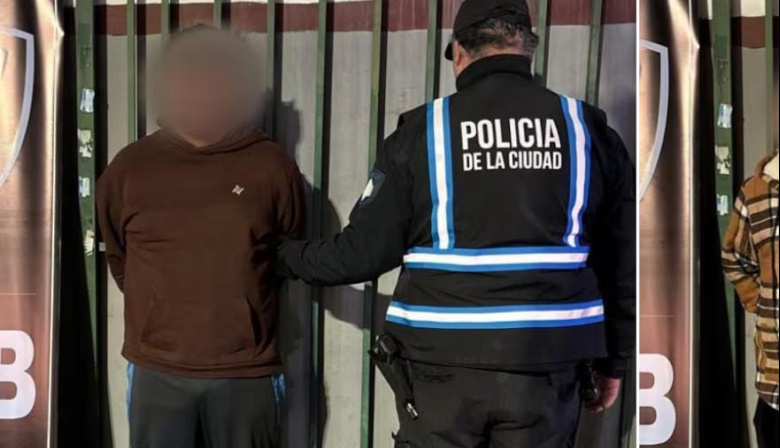 Cayeron en Monserrat dos narcos peruanos que llevaban escondido un kilo de cocaína en un taxi