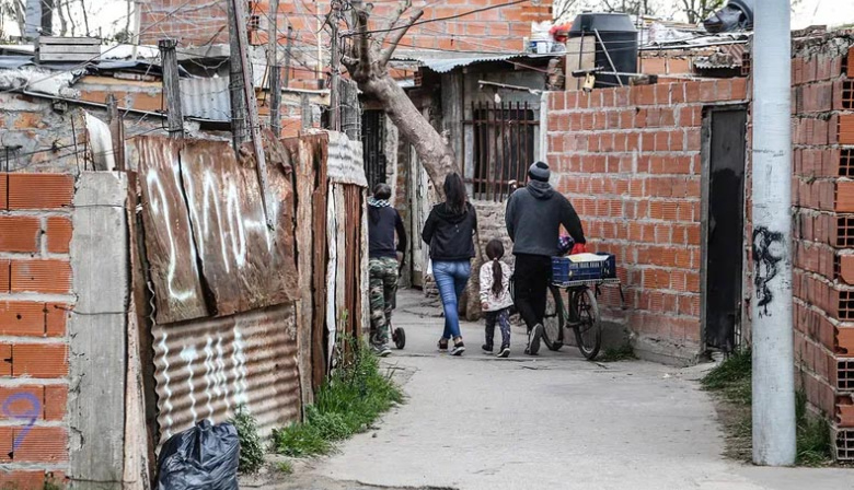 El peronismo retiene más votos que La Libertad Avanza entre jóvenes de barrios populares