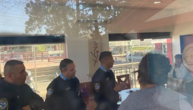 Una intendenta interina fue desplazada, se negó a abandonar su cargo y estuvo atrincherada en la municipalidad