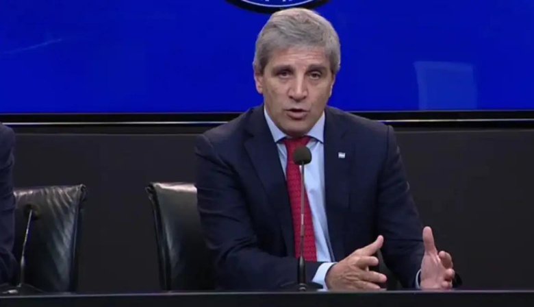 Luis Caputo anunció que se usarán fondos de ANSES para impulsar créditos hipotecarios