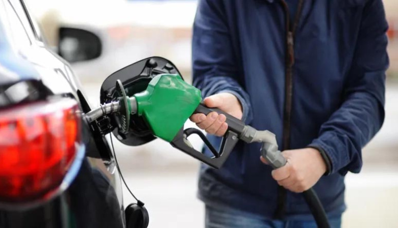 El Gobierno volvió a postergar la suba de impuestos a los combustibles para contener aumentos