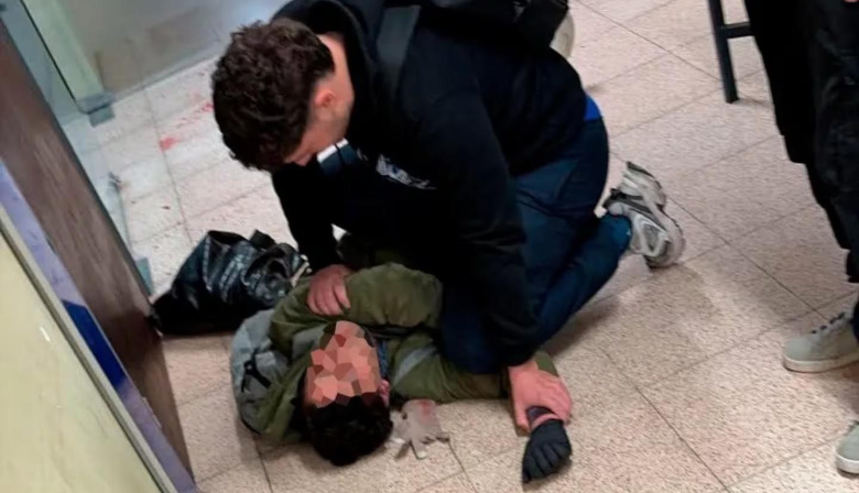 Horror en la Facultad de Medicina de Uruguay: un estudiante apuñaló a una compañera en plena clase