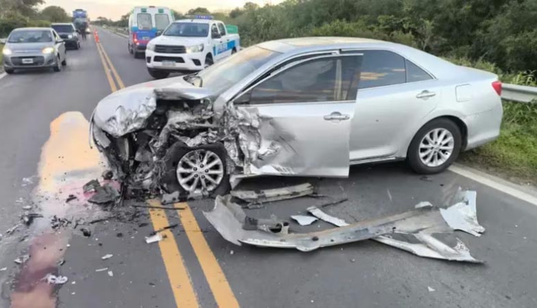 El diputado Aldo Leiva chocó con un camión en Chaco y su auto quedó destruido