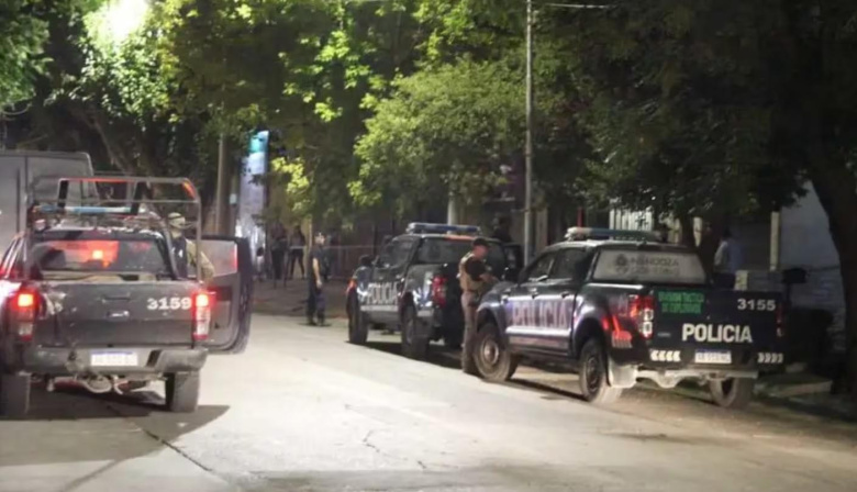 Mendoza: tres hombres atacaron a tiros una casa y mataron a un nene de 7 años