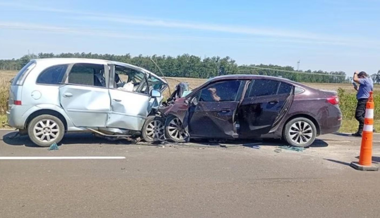 Tragedia en Corrientes: tres personas murieron tras un choque frontal en la Ruta 12