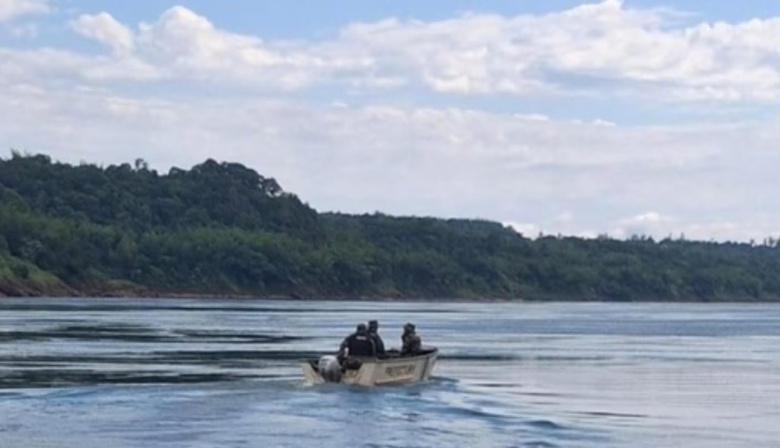 Desesperada búsqueda de dos primos de 16 años que desaparecieron en el río Paraná en Corrientes