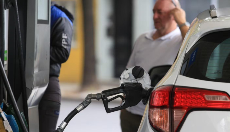 La venta de combustibles cayó por séptimo mes consecutivo y acumula una baja de 2,4% en lo que va del año