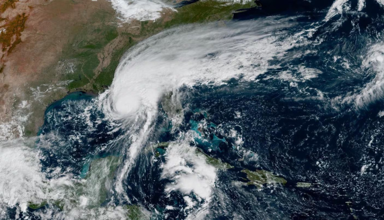 El huracán Isaías ya tocó tierra en Florida con vientos de 165 km/h: hay alertas por inundaciones y cortes de luz