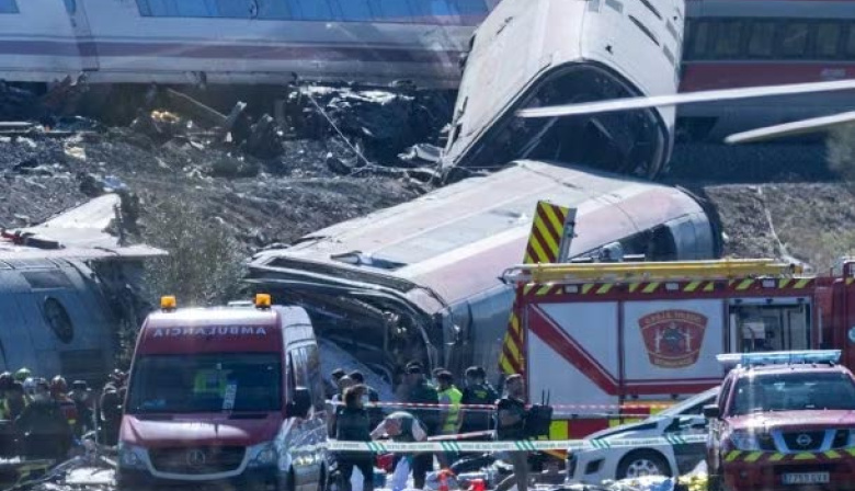 Revelan que el choque de trenes en España ocurrió a una velocidad de entre 160 y 200 km/h