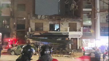 Un muerto y varios heridos tras colapsar un techo de un primer piso
