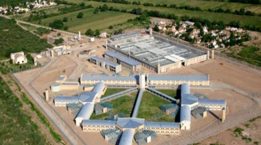 Fue a visitar a su novio a la cárcel, intentó pasar más de 900 dosis de cocaína y la detuvieron