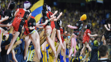 La decisión de Rosario Central con los hinchas que arrojaron muñecas inflables de Newell’s en Arroyito