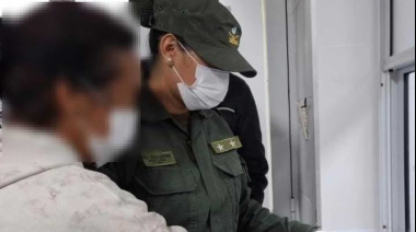 Un pasajero dijo que se sentía mal, lo revisaron y descubrieron que llevaba un kilo de cocaína en el cuerpo