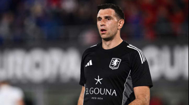 Dibu Martínez se lesionó en la entrada en calor del partido de Aston Villa contra Nottingham Forest