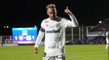Neymar volvió a jugar en la Argentina tras 11 años: el gesto con los hinchas y la camiseta que se llevó