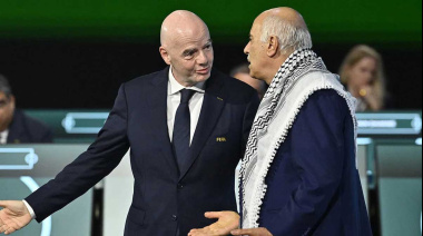 Infantino buscó una foto histórica de la FIFA y todo terminó en un momento súper incómodo