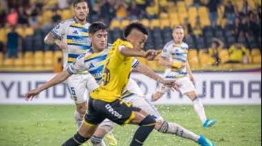 En un partido accidentado y con expulsados, Boca cayó en Guayaquil y complicó la clasificación