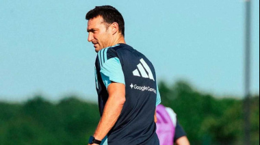 Alerta en la Selección: Scaloni se comunicó con un futbolista ante el riesgo de perder a un convocado