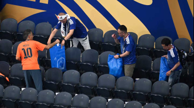 El gesto de los hinchas de Japón que limpiaron el estadio tras el empate con Países Bajos en el Mundial