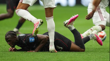 Dramático momento en el Mundial: un jugador de Canadá sufrió una grave lesión durante el partido con Qatar