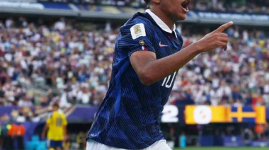 Con un doblete de Kylian Mbappé, Francia venció a Suecia y avanzó a los octavos de final