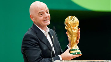Un diario inglés asegura que Gianni Infantino le pagó una suma millonaria a una examante para evitar un escándalo