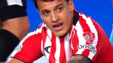 El tremendo chichón de Tiago Palacios tras chocar con un rival: es duda para el clásico