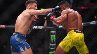 El argentino Esteban Ribovics le ganó a Edson Barboza por un espectacular nocaut técnico en el UFC 330