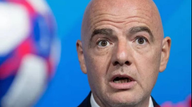 "Ya basta": leyendas del fútbol mundial exigen un cambio en la FIFA tras la polémica propuesta de Gianni Infantino