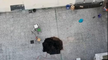 Un peligro bajo los pies: apareció un socavón de 15 metros en el patio de una escuela de San Martín
