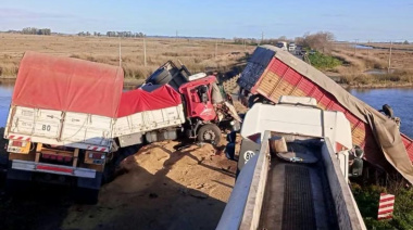Chocaron cuatro camiones en la Ruta 51 y uno cayó de un puente: murió uno de los choferes