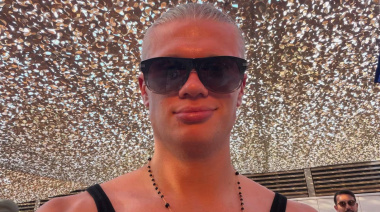 Línea de anteojos, gomitas para el pelo y tapa de revista: Erling Haaland es el futbolista más buscado por la moda