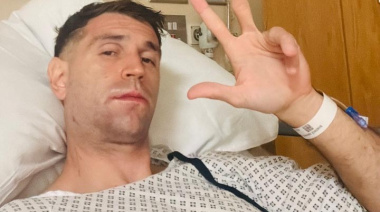 Dibu Martínez, dado de alta tras pasar por el quirófano: “En unas semanas volvemos”