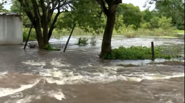 El agua arrasó con todo en la localidad chaqueña de Tres Bocas: casas inundadas, evacuados y temor por las nuevas lluvias