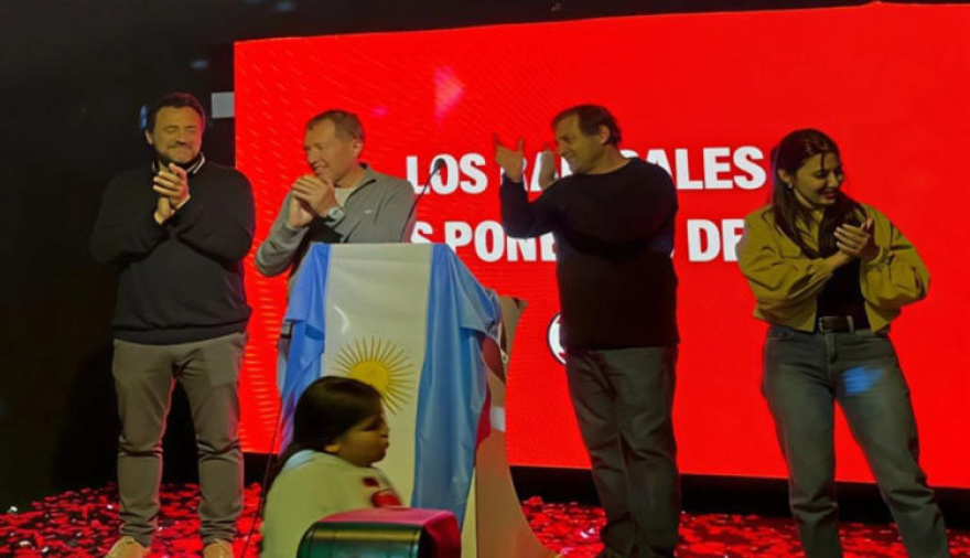 Acusan a De Loredo de "canjear" los valores de la UCR por su candidatura en la lista de LLA
