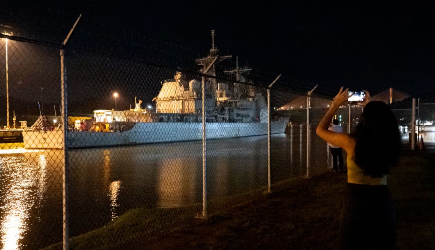Tensión en el Caribe: un buque lanzamisiles de Estados Unidos cruzó el canal de Panamá rumbo a Venezuela