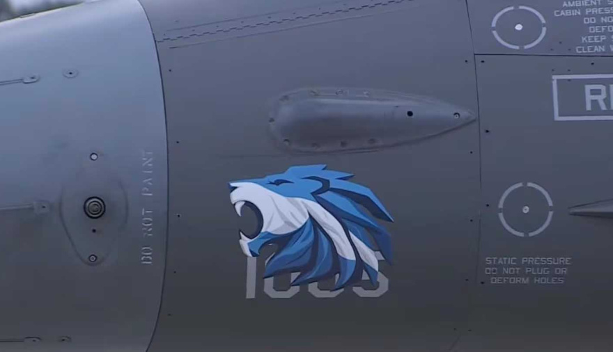 El Gobierno explicó por qué apareció un llamativo sticker con la silueta de un león en uno de los aviones F-16