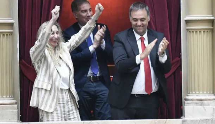 Diputados aprobó la Reforma Laboral: Karina Milei, Manuel Adorni y Diego Santilli festejaron desde un palco