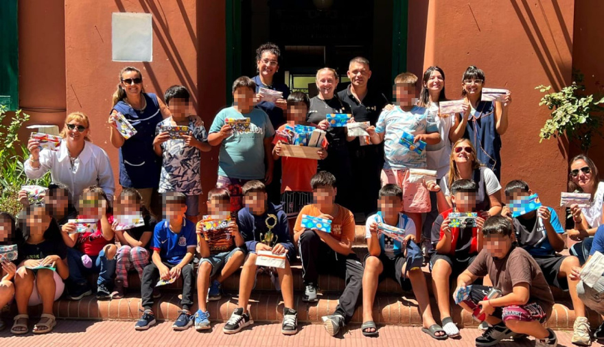 En una cárcel de Junín elaboraron 70 eco cartucheras para una escuela hogar de General Viamonte