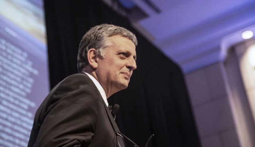 El presidente de YPF afirmó que “no va a haber cimbronazos” en el precio de los combustibles"