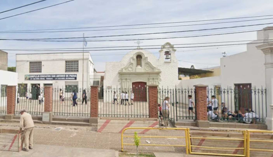 Un nene de 9 años atacó a su maestra en una escuela en Santa Fe