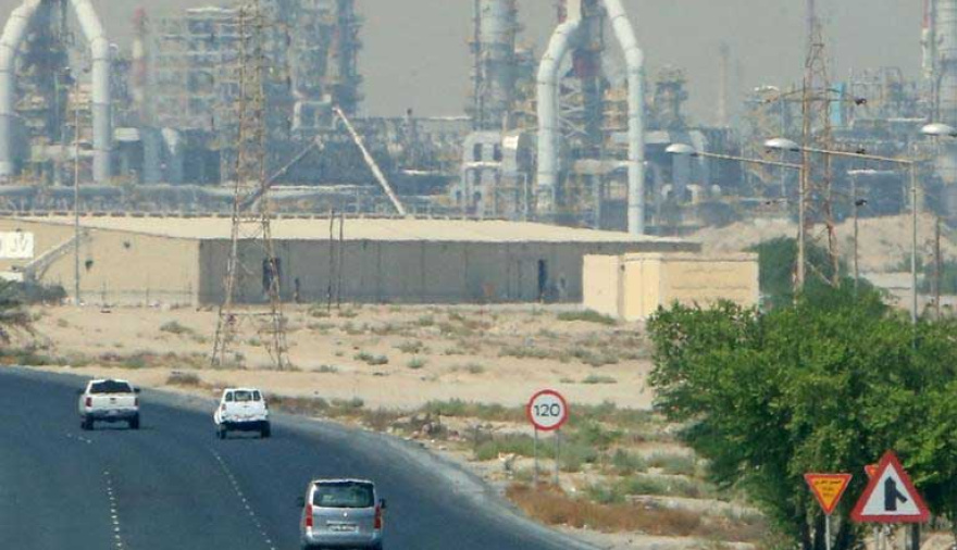 Ataques con drones incendiaron dos refinerías en Kuwait y Trump advirtió que destruirá los yacimientos de gas de Irán