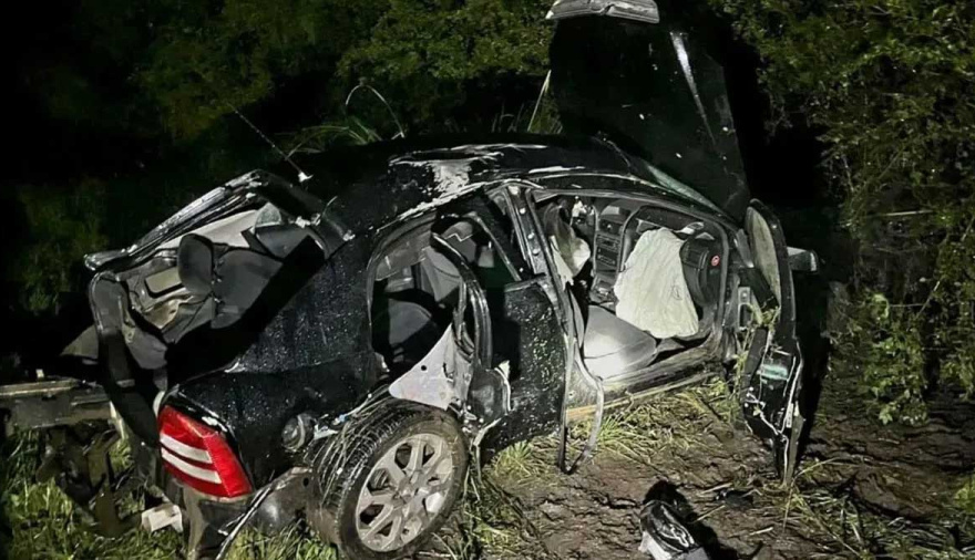 Cinco chicos en auto y un accidente mortal: tres muertos y dos heridos en la ruta