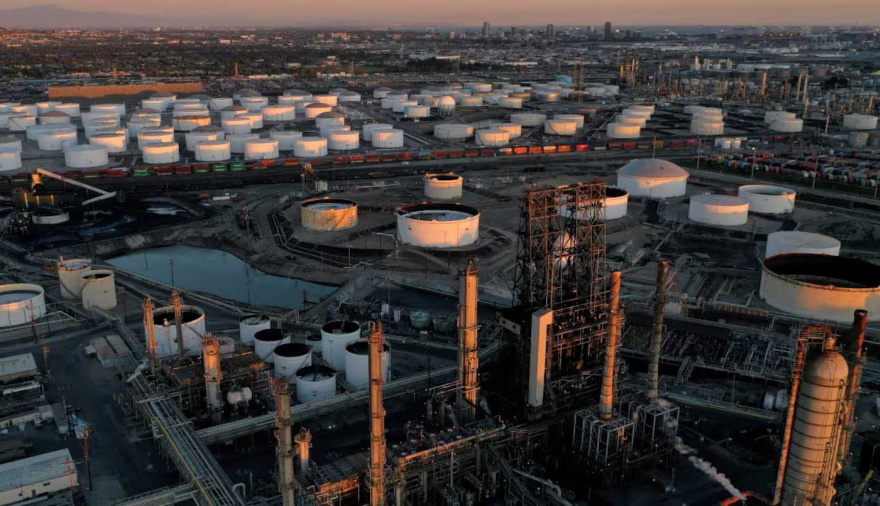 En medio de la frágil tregua entre EE.UU. e Irán, el petróleo vuelve a subir y se acerca a los US$100