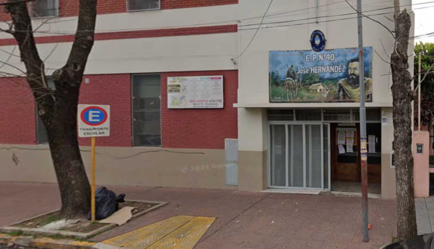 Encontraron un arma cargada en la mochila de una alumna dentro de una escuela de San Martín: hay un detenido