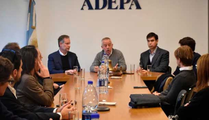 ADEPA llama a reafirmar el respeto al trabajo periodístico