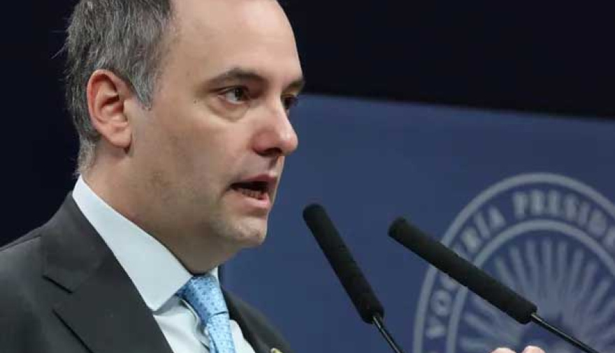 Manuel Adorni gastó $14 millones en muebles para su departamento de Caballito
